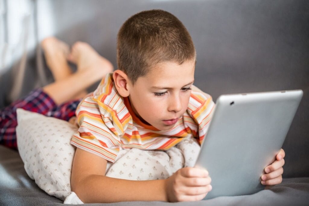 Effects of Looking at Screens All Day for Kids